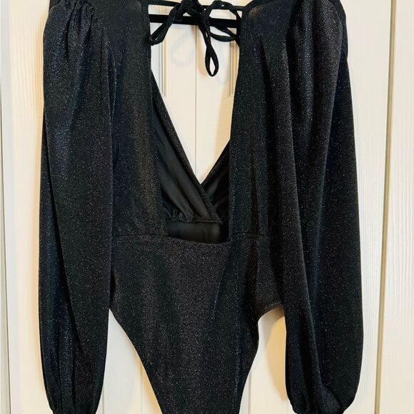 SHEIN Deep V Neck
Backless Bodysuit
Black / 4(S) - Picture 3 of 5